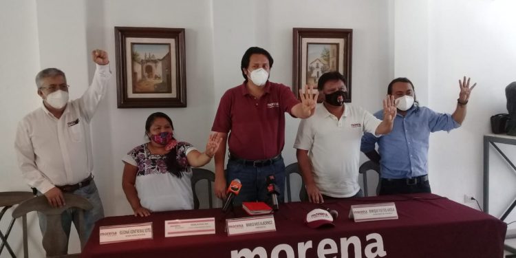 Mario Mex Albornoz anunció que ya se recolectó siete mil firmas para la revocación definitiva de Orlando Pérez Moguel como representante