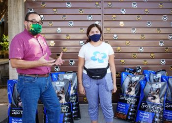 Albergues para perros y gatos recibieron croquetas recolectadas por Jorge Carlos Ramírez Marín en Mérida