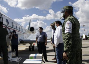 El gobierno federal hizo llegar a las instalaciones de la Base Aérea Militar No. 8 en Mérida un nuevo lote de vacunas.