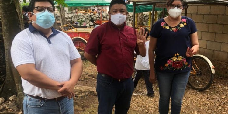 La maestra Angelita Villanueva Vivas, precandidata del distrito 1 federal por el partido Morena en Yucatán, visitó “a los compañeros del municipio de Chemax”