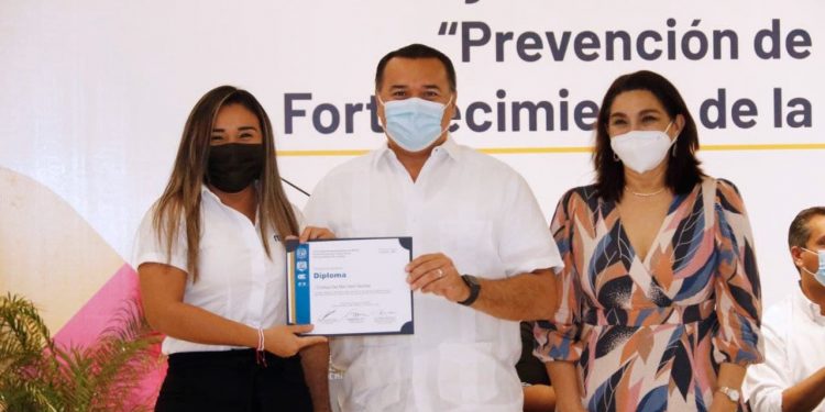 Alcalde Renán Barrera entrega constancias del diplomado “Prevención de las Violencias y Fortalecimiento de la Seguridad Ciudadana”de la Fundación Carlos Slim