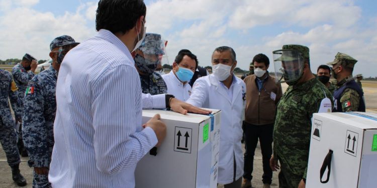 Llegaron las vacunas enviadas por el gobierno federal a la ciudad de Mérida para completar vacunación del personal del sector salud de Yucatán