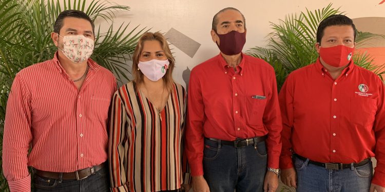 La regidora priista, Alejandrina Torres y el ex funcionario rolandista, David Alpízar Carillo, se inscribieron como pre candidatos o aspirantes de Morena al tercer y cuarto distritos locales, respectivamente