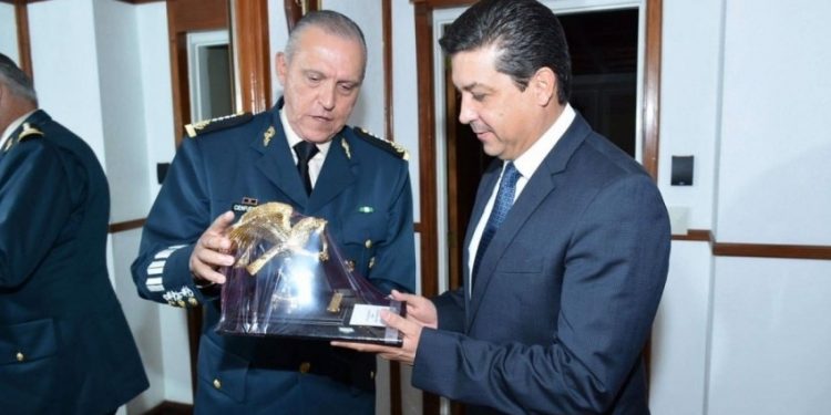 Alejandro Gertz Manero, titular de la FGR, explicó que el Congreso será quien decidirá el desafuero del gobernador panista de Tamaulipas Francisco Cabeza de Vaca, a partir de las pruebas que la fiscalía le entregará