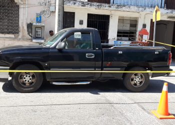 Una mujer de la tercera edad falleció dentro de un vehículo en el centro de Mérida cuando era trasladada por su marido al hospital ya que se sentía enferma de la garganta
