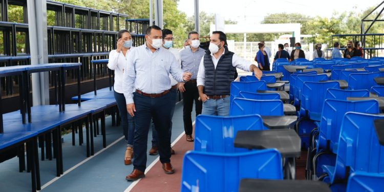 Gobierno del Estado equipa con nuevo mobiliario a 22 escuelas públicas de Mérida de nivel preescolar, primaria y secundaria