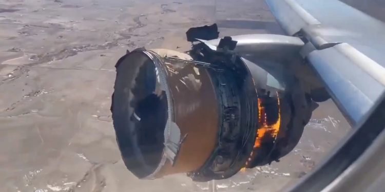 El gobierno japonés ha pedido a las aerolíneas nacionales que dejen en tierra todos los Boeing 777 con motores Pw 4000 después del estallido de motor de United Airlines