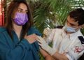 Mientras los países de todo el mundo luchan por conseguir las vacunas contra el coronavirus, Israel tiene tantas vacunas que mantiene en espera la aplicación de la vacuna de Moderna Inc y la niega a los palestinos