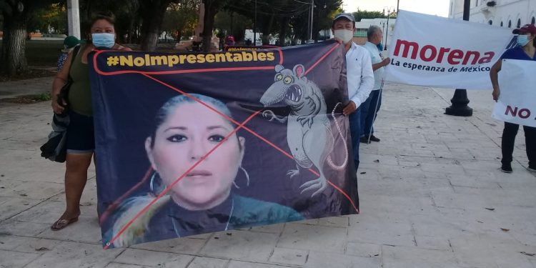 Morenistas marchan y rechazan imposición de la senadora Verónica Camino Farjat y de Orlando Pérez Moguel / Piden se investigue a Rolando Zapata Bello sin el apoyo de las sub delegadas de Bienestar