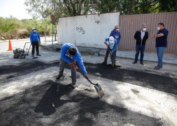 El alcalde Renán Barrera reforzó el trabajo municipal y supervisó acciones de bacheo en el fraccionamiento Nueva Salvador Alvarado Sur / Hoy anuncia su candidatura
