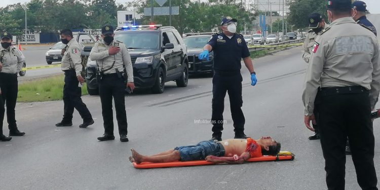 Una persona de sexo masculino fue atropellada en el periférico de Mérida y fue trasladada al hospital donde permanece en calidad de desconocido ya que parece que es vagabundo