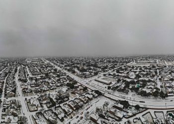Tormenta invernal nunca vista en Texas ha provocado estragos en la capacidad de generación de energía: deja fuera de funcionamiento la mitad de la energía eólica