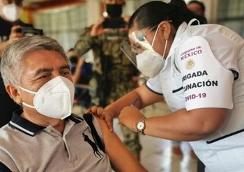Experimentarán la vacuna AstraZeneca PLC entre menores: La Universidad de Oxford lanzó un estudio para evaluar la seguridad y la respuesta inmune de la vacuna COVID-19 entre los 6 y 17 años