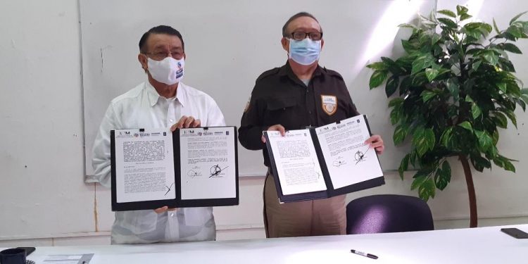 Indemaya e INM firman convenio “a favor migrantes de Yucatán” / Con el acuerdo, la dependencias intercambiarán información, y cooperarán en la asesoría y orientación de trámites, dicen