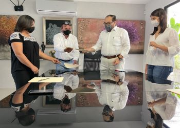 Jorge Carlos Ramírez Marín propone hacer jardines en la ciudad de Mérida para salvar colibríes y abejas de la extinción a través de la plantación de especies nativas