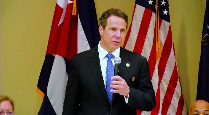 Una sexta mujer ha presentado otra acusación de acoso sexual contra el gobernador de Nueva York, Andrew Cuomo: afirma que la tocó inapropiadamente durante un encuentro en su mansión