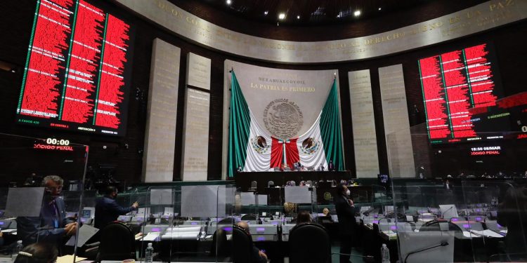 Las comisiones unidas de Justicia y de Salud del Congreso de la Unión aprobaron, con cambios, el dictamen a la minuta con proyecto de decreto por el que se expide la Ley Federal para la Regulación del Cannabis