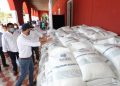 En gira de trabajo por Tixméhuac, el Gobernador Mauricio Vila Dosal supervisó el inicio de la distribución de 8,900 toneladas de maíz para el consumo de 224,000 familias dentro del programa “Seguridad Alimentaria”