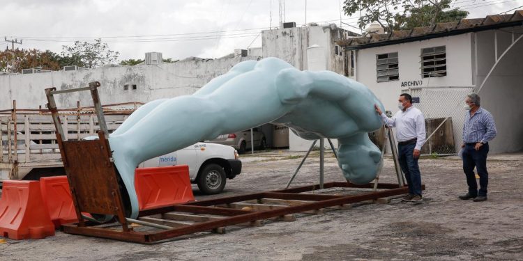 Mérida y Corea del Sur refuerzan vínculos con la instalación de la estatua llamada de “Greetingman” en avenida República de Corea, que “honra la amistad entre la capital yucateca y dicha nación asiática