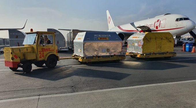 Llegaron a México 600 600 dosis de Pfizer provenientes de Bélgica a 4 aeropuertos : el de la Ciudad de México, Monterey, Guadalajara y Quintana Roo