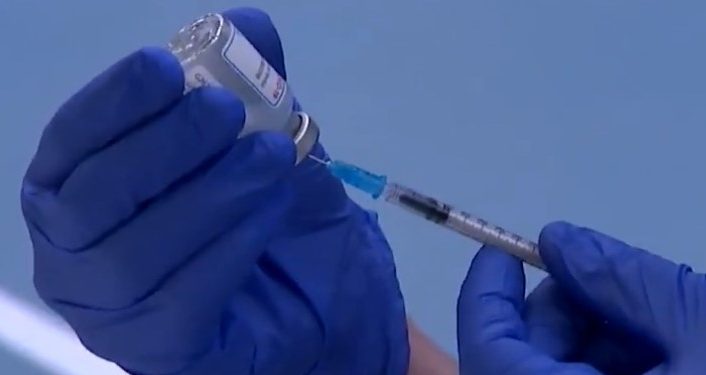 Tras unos pocos casos de trombosis y una sospecha de muerte, siete países europeos han suspendido total o parcialmente la administración de la vacuna AstraZeneca