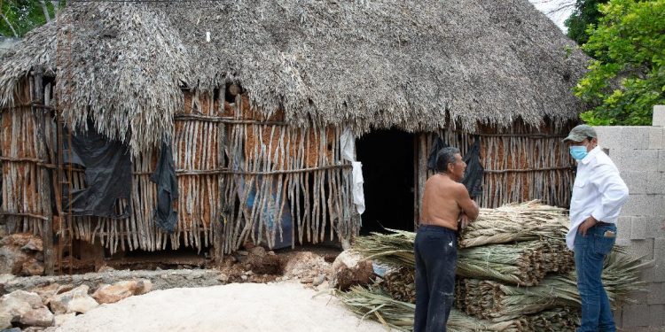 A fin de procurar la riqueza cultural y arquitectónica de las casas mayas en Kinchil desde el inicio su administración el alcalde Carlos Valentín Pech Dzib puso en marcha el programa “Conservando mi vivienda”