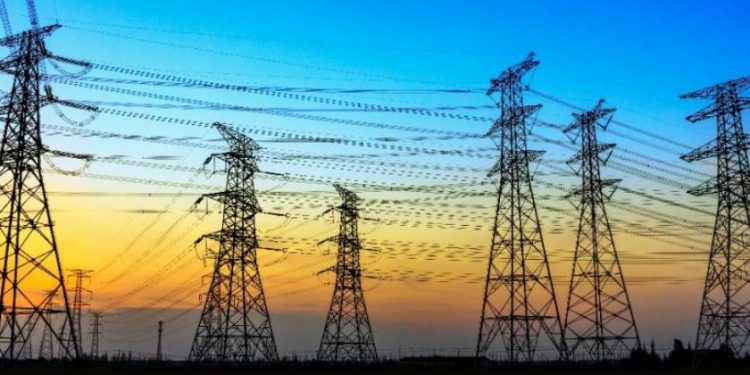 El Senado ha aprobado este martes en lo general, por 68 votos a favor y 58 en contra, modificar varios artículos de la Ley de la Industria Eléctrica, entre polémicas y amenazas de que subirá la electricidad