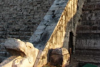 En urbes mayas, la luna protagonizará fenómenos arqueoastronómicos, los días 28 y 29 de marzo /  Será visible en Dzibilchaltún, Oxkintok y Chichén Itzá