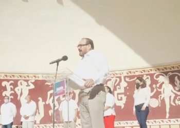 “Mérida tiene una brecha que la separa, y la separa cada vez más”, aseguró hoy por la mañana el candidato priista a la alcaldía de Mérida, Jorge Carlos Ramírez Marín antes de inscribirse en el IEPAC