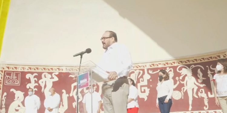 “Mérida tiene una brecha que la separa, y la separa cada vez más”, aseguró hoy por la mañana el candidato priista a la alcaldía de Mérida, Jorge Carlos Ramírez Marín antes de inscribirse en el IEPAC