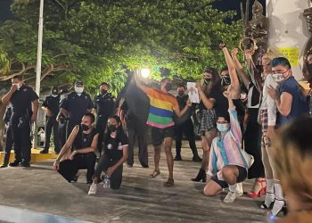 Colectivos LGTB+ denuncian “interrupción e intimidación” en manifestación a favor del matrimonio igualitario en Mérida / Policía Municipal argumenta que el operativo fue para “que se desarrollara sin contratiempos la manifestación”