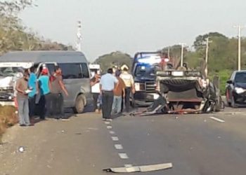 Brutal accidente tuvo lugar en la carretera federal Mérida a Cancún a la altura del kilómetro 37 del citado tramo entre Tahmek y Holactun, en el que estuvieron involucradas dos camionetas habilitadas como taxi colectivo