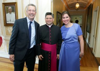 El Vaticano informó que el Papa nombró nuncio apostólico en Papúa Nueva Guinea al yucateco Fermín Emilio Sosa Rodríguez, quien hasta ahora se desempeñaba como consejero de nunciatura
