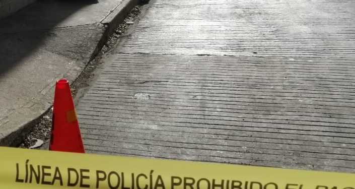 Falleció persona que caminaba por las calles del centro con los primeros rayos del sol: según una testigo caminaba sobre la acera de la calle 65 y casi llegando a la esquina que está en la 50 se desvaneció cayendo sobre la misma acera