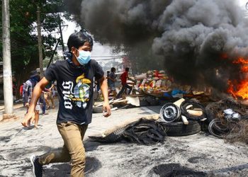 La dictadura militar que se hizo con el poder a través de un golpe de Estado en Myanmar en semanas recientes asesinó en las últimas horas a más de 107 manifestantes, entre los que se cuentan niños