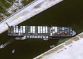 Hasta ahora, los esfuerzos para mover el gigantesco barco porta contenedores, Ever Given, encallado en el Canal de Suez desde hace dos días, han sido inútiles