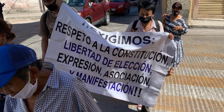 Un grupo de militantes de Morena, que afirmaron ser fundadores de dicho instituto político, y verdaderos seguidores del presidente Andrés Manuel López Obrador, se manifestaron en la sede del partido para rechazar imposición de candidaturas