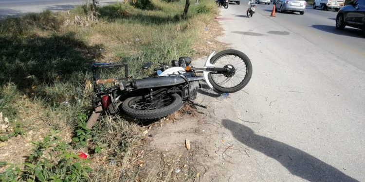 Choque entre dos motos en el periférico de Mérida deja un lesionado grave y hospitalizado