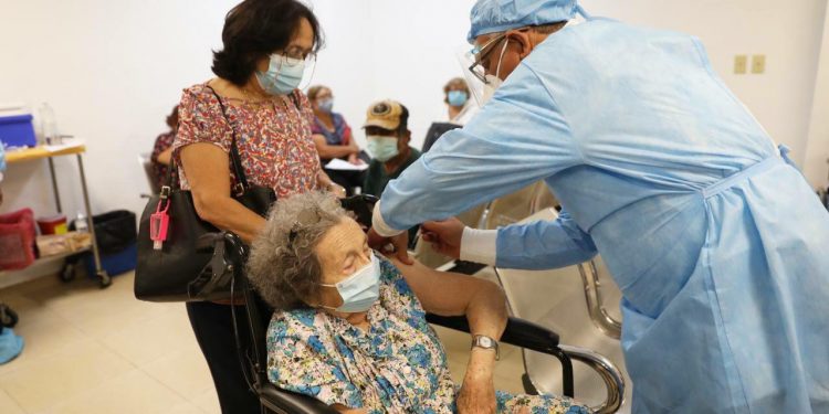 En marcha vacunación contra coronavirus para adultos mayores de 60 años de Temozón, Progreso y Tixkokob con las vacunas recién enviadas por el gobierno federal