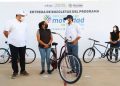 El gobernador Mauricio Vila y el alcalde Renán Barrera entregaron las primeras 5 bicicletas del “programa Impulso a la Movilidad Sostenible” a 4 trabajadores y un estudiante de Mérida