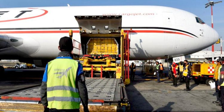 El gobierno de México recibió 645 mil 275 vacunas más contra COVID-19, de las cuales 500 mil son Sputnik V y 145 mil 275 de Pfizer-BioNTech / Se han recibido más de 12 millones 800 mil vacunas de diferentes laboratorios hasta ahora