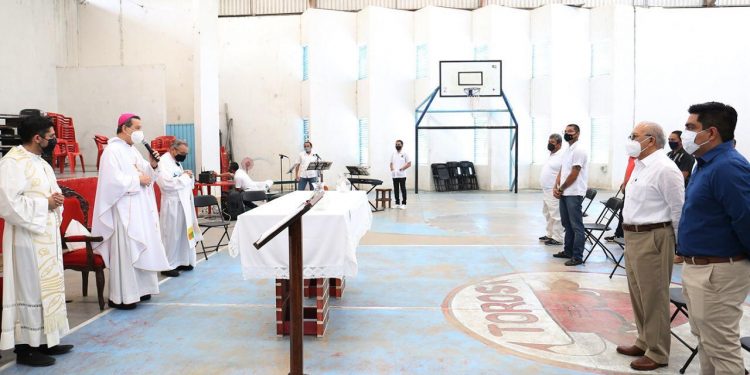 Celebran Semana Santa en Cereso de Mérida con la tradicional misa presidida por el Arzobispo de Yucatán, monseñor Gustavo Rodríguez Vega