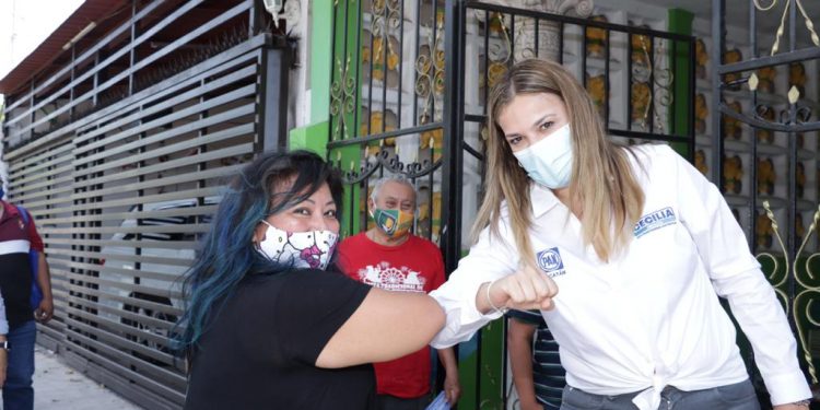 Cecilia anticipó que una de sus propuestas para Yucatán es, además de mantener la seguridad, buscar que tengamos más recursos para la capacitación de los agentes de seguridad en el tema de derechos humanos y protocolos