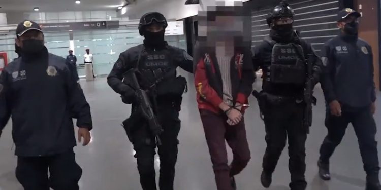 Secretaría de Seguridad Ciudadana de la Ciudad de México detuvo en Mérida con apoyo de la FGE a un hombre señalado como posible responsable de exigir dinero a una mujer a cambio de eliminar de internet y redes sociales fotografías íntimas