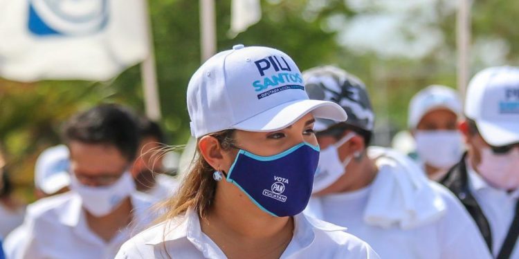 Con un llamado a trabajar en equipo, la candidata del PAN a diputada local del XV Distrito, Pili Santos Díaz, arrancó su campaña en Izamal