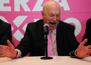 Ante el riesgo de perder los privilegios que le otorga la Iglesia, el obispo Onésimo Cepeda, anunció que no será candidato del partido Fuerza por México: hablé con el Papa y me dijo que no podía, explicó