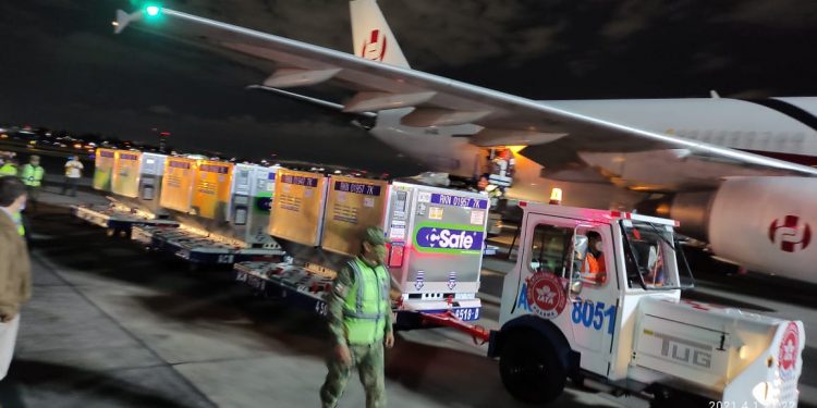 Otro embarque más: El gobierno de México recibió un millón 208 mil 700 dosis de vacunas contra COVID-19 producidas por la farmacéutica AstraZeneca