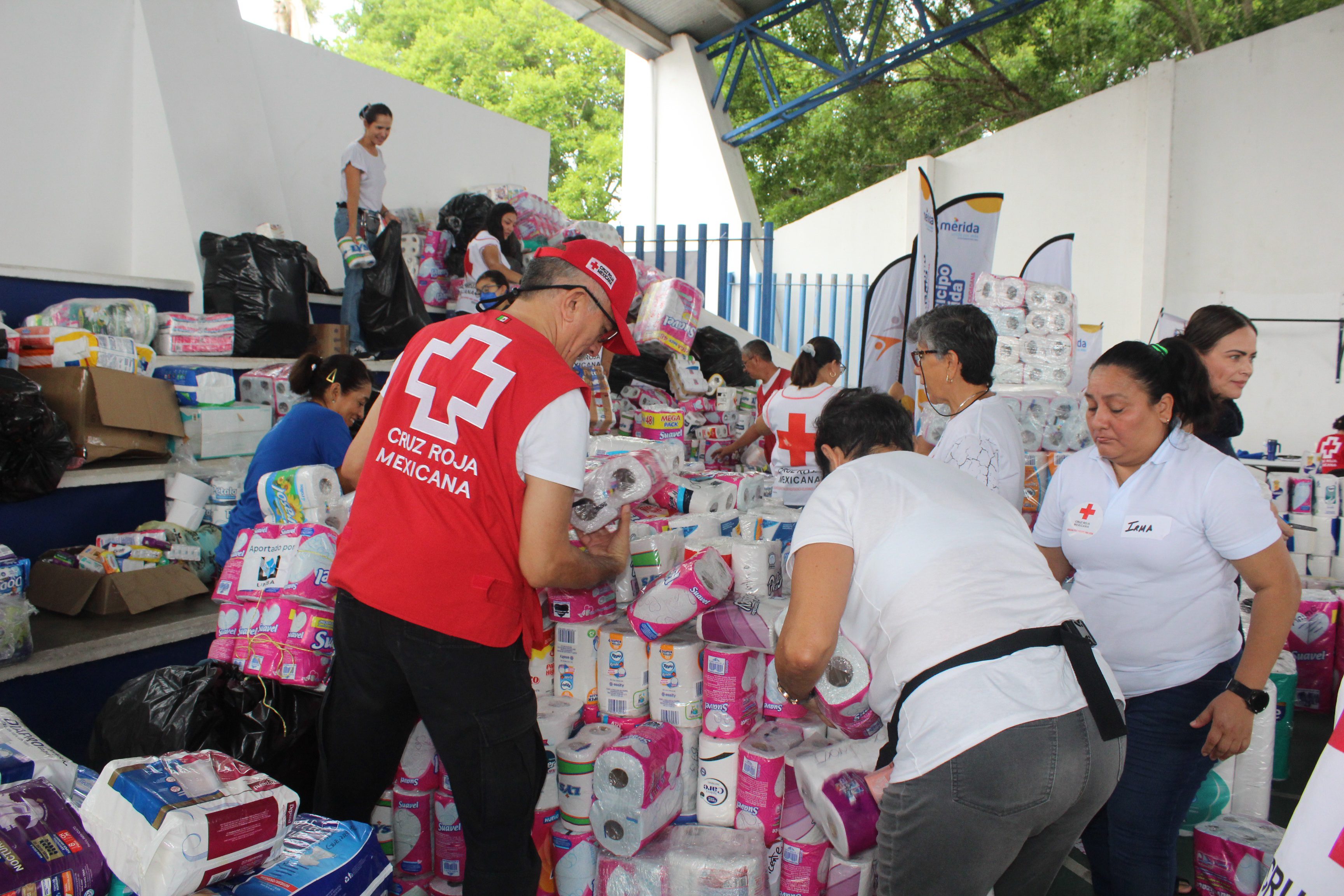 Envían desde Mérida más de once toneladas de ayuda humanitaria hacia Guerrero / Participan 200 voluntarios de la Red Mérida Nos Une del Ayuntamiento de Mérida