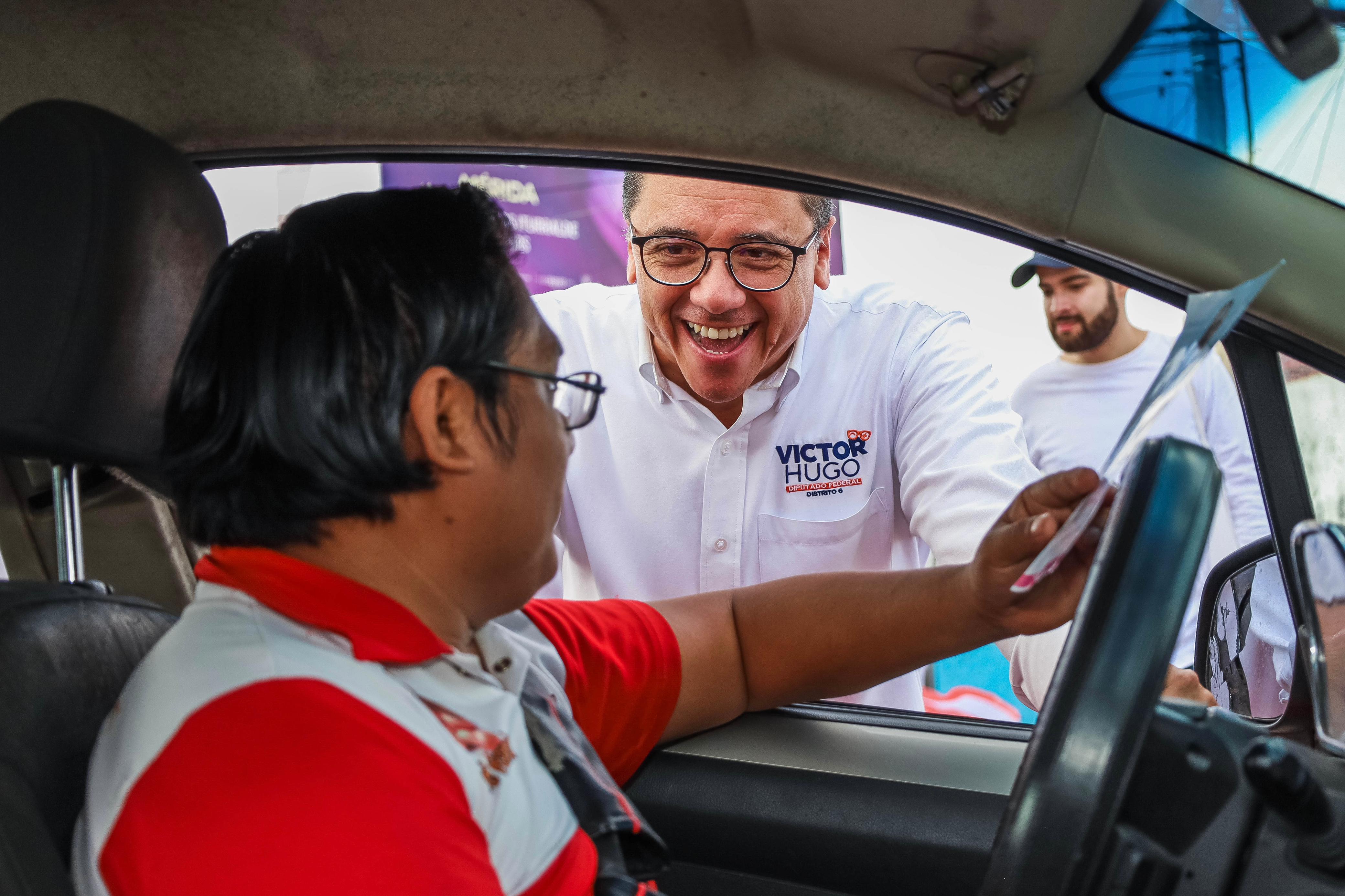 Victor Hugo Lozano Poveda cierra su segunda semana de campaña / Volanteo, caminata y plática con la gente