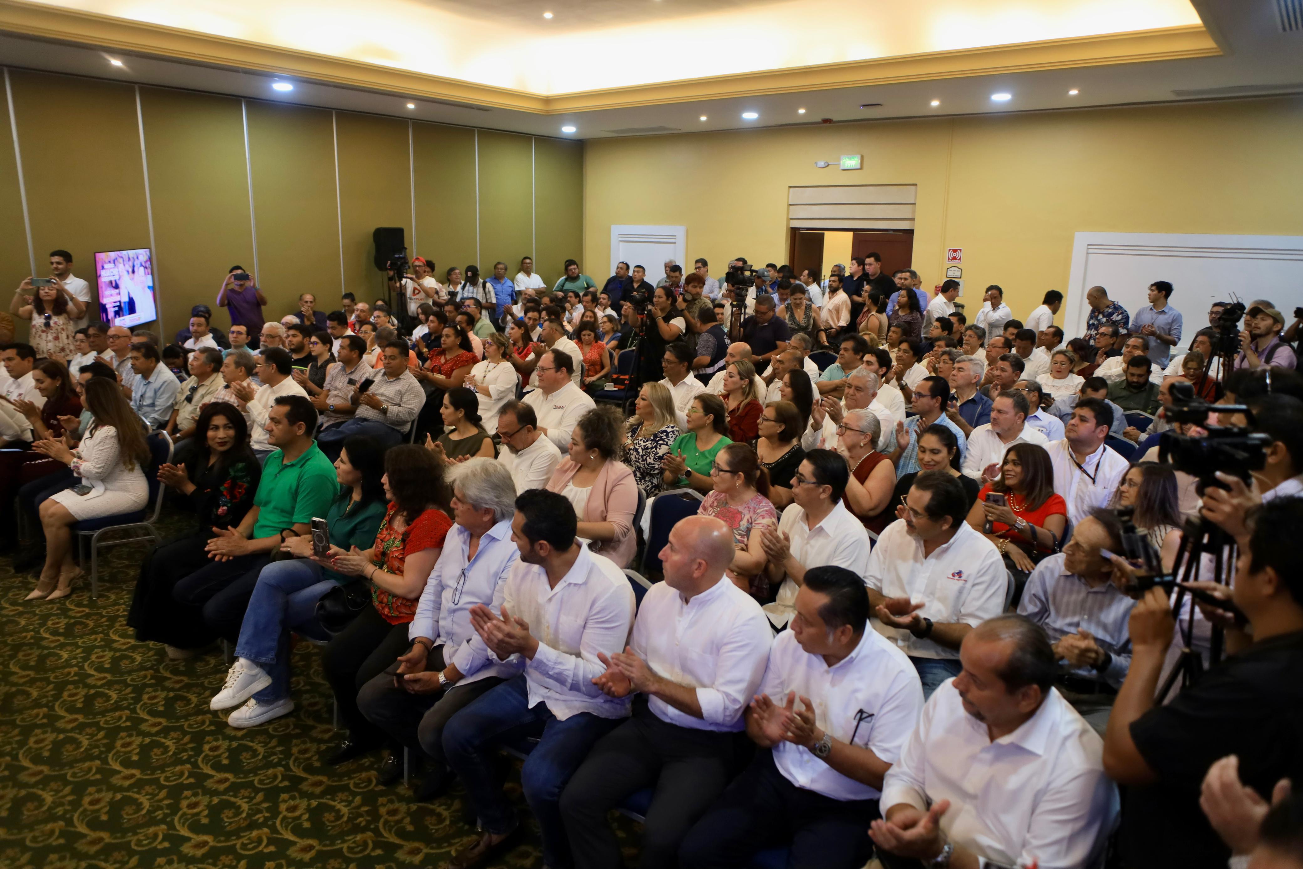 Huacho Díaz Mena presentó el Plan “Renacimiento Maya”, un “ambicioso modelo para implementar acciones en el área de economía e inversión”